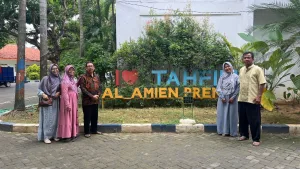 Bersama tiga adik dan satu putri (paling kiri)_di Ma'had Tahfidz Al-Amien